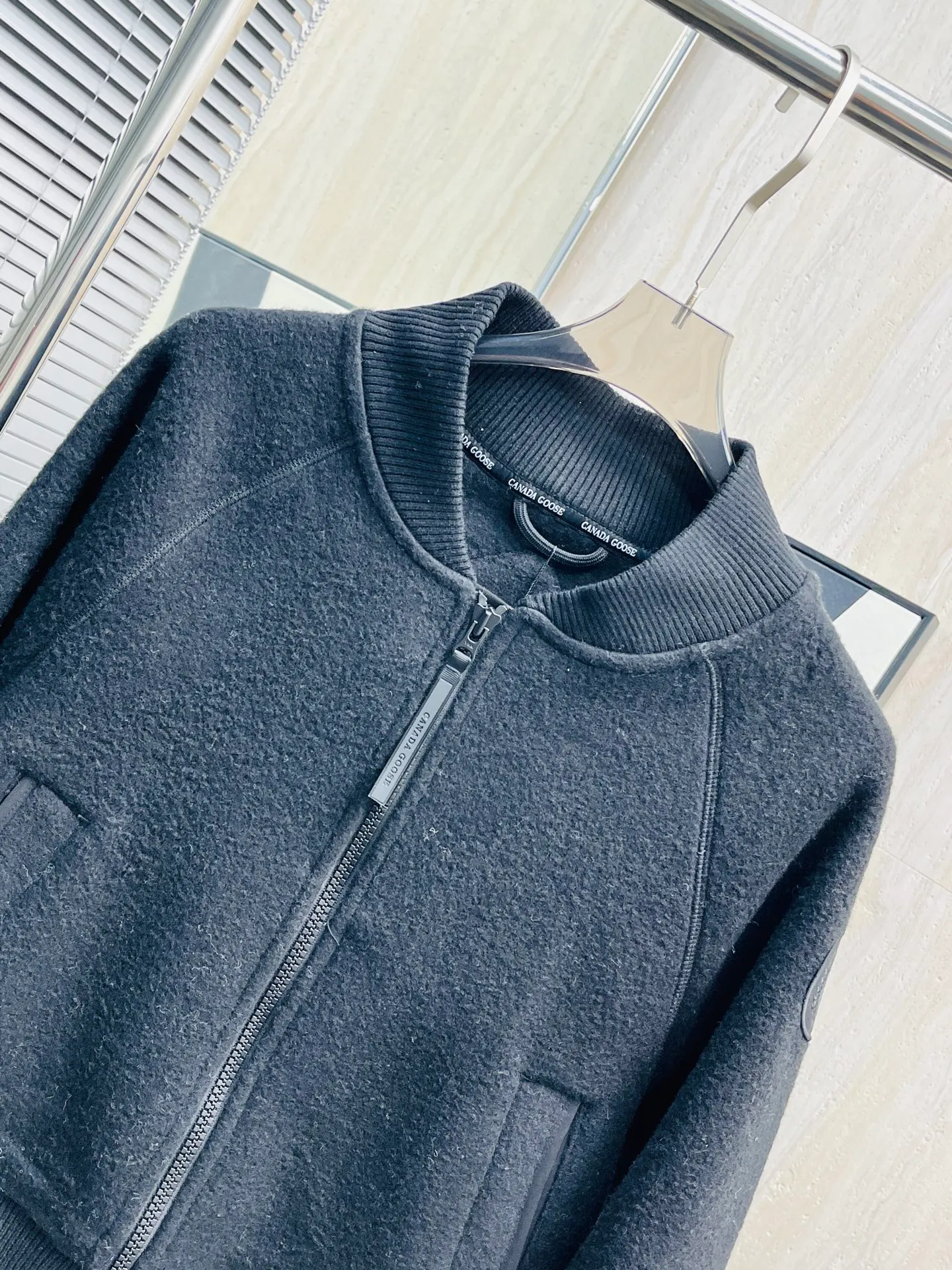 Black detail P590